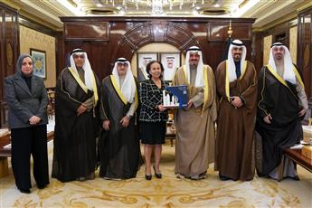 سمو رئيس الوزراء يتسلم نسخة من التقرير السنوي العاشر لأعمال هيئة تشجيع الاستثمار المباشر «2024 - 2025»