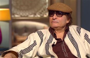 نقل الفنان محيي إسماعيل للعناية المركزة