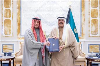 سمو الأمير يتسلم من الأمين لمجلس التعاون الخليجي تقريرا حول رئاسة الكويت للدورة الـ45 للمجلس