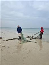 فريق الغوص الكويتي يرفع 4 أطنان من المخلفات في حملته البيئية بساحل الزور