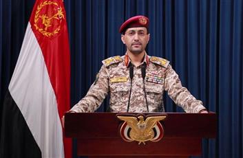 الحوثيون: استهدفنا حاملة طائرات أمريكية في البحر الأحمر بـ 18 صاروخا وطائرة مسيرة