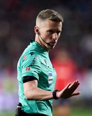 حكم الكلاسيكو يثير تفاؤل برشلونة على حساب ريال مدريد