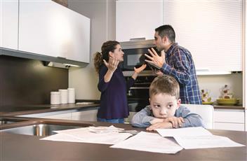 كيف يؤثر التفكك الأسري على الأطفال والمجتمع؟