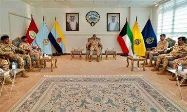 نائب رئيس الأركان يشيد بالدور الريادي للكوادر التعليمية والإدارية في كلية مبارك العبدالله للقيادة والأركان المشتركة