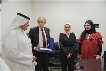 استئناف توزيع السماعات لذوي الإعاقة السمعية بعد توقف سنوات