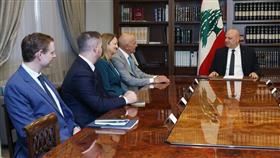 الرئيس اللبناني يسلم الموفد الرئاسي الأمريكي مذكرة شاملة لإنقاذ لبنان واستعادة سيادته