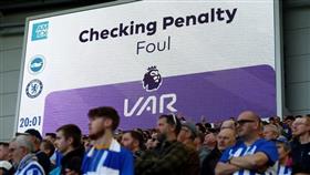 الحكام يعلنون قرارات تقنية الفيديو عبر شاشات الملاعب في الدوري الإنجليزي الموسم المقبل