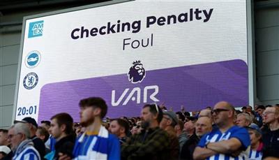 الحكام يعلنون قرارات تقنية الفيديو عبر شاشات الملاعب في الدوري الإنجليزي الموسم المقبل