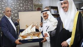 وزير الثقافة الأردني والسفير الكويتي لدى الأردن في الجناح الكويتي