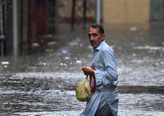 299 قتيلًا بينهم 140 طفلًا جراء فيضانات مدمرة تضرب باكستان منذ أواخر يونيو