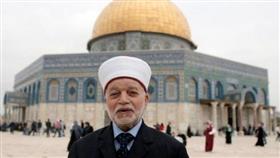 الاحتلال الإسرائيلي يقرر إبعاد مفتي القدس والديار الفلسطينية 6 شهور عن المسجد الأقصى