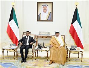 سمو ولي العهد يستقبل وزير الشؤون الخارجية والتعاون الدولي الصومالي بمناسبة زيارته البلاد