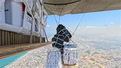 الإمارات تنفذ الإنزال الجوي الـ77 لغزة ضمن عملية طيور الخير بالتعاون مع الأردن وشركاء دوليين