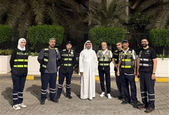 وكيل الأشغال يتفقد أعمال فرش الأسفلت بشارع الخليج