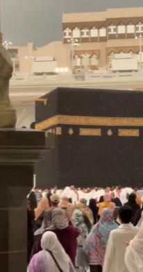 أمطار الخير تهطل على المسجد الحرام