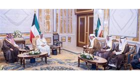 سمو أمير البلاد يستقبل وزير الدولة السعودي بمناسبة زيارته للبلاد