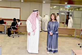 مدير جامعة الكويت تتفقد سير عملية التسجيل الباي فورس في مختلف الكليات