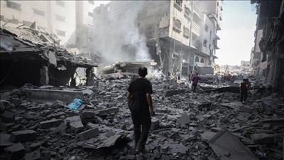 لحظة قصف الاحتلال برج طيبة في قطاع غزة وتدميره بالكامل