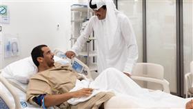 أمير قطر يزور المصابين جراء عدوان الاحتلال ويطمئن على حالتهم الصحي