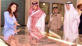 وزيرا داخلية الكويت والسعودية يتجولان في متحف قصر السلام