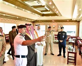 وزير الداخلية السعودي يزور قاعدة صباح الأحمد لخفر السواحل