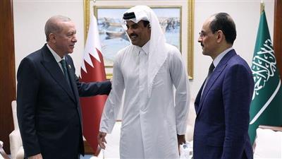 أردوغان يهدي أمير قطر لوحة مميزة