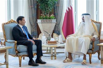 أمير قطر يبحث مع وزير الخارجية الأمريكي مستجدات الأوضاع الإقليمية والدولية