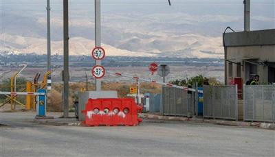 الأردن: وقف حركة المسافرين عبر جسر الملك حسين بعد إغلاقه من الجانب الآخر