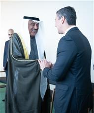 ممثل سمو الأمير يلتقي رئيس باراغواي
