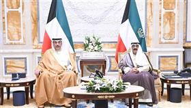 سمو أمير البلاد يستقبل سمو ولي العهد
