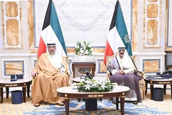سمو أمير البلاد يستقبل سمو ولي العهد