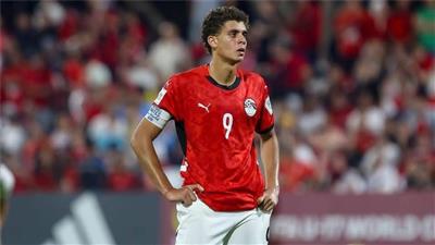 برشلونة يقترب من خطف مهاجم الأهلي الشاب في الميركاتو الشتوي