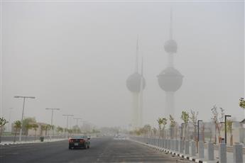 الأرصاد: طقس غائم وغبار عالق يؤدي لانخفاض الرؤية يتحسن تدريجيا خلال المساء